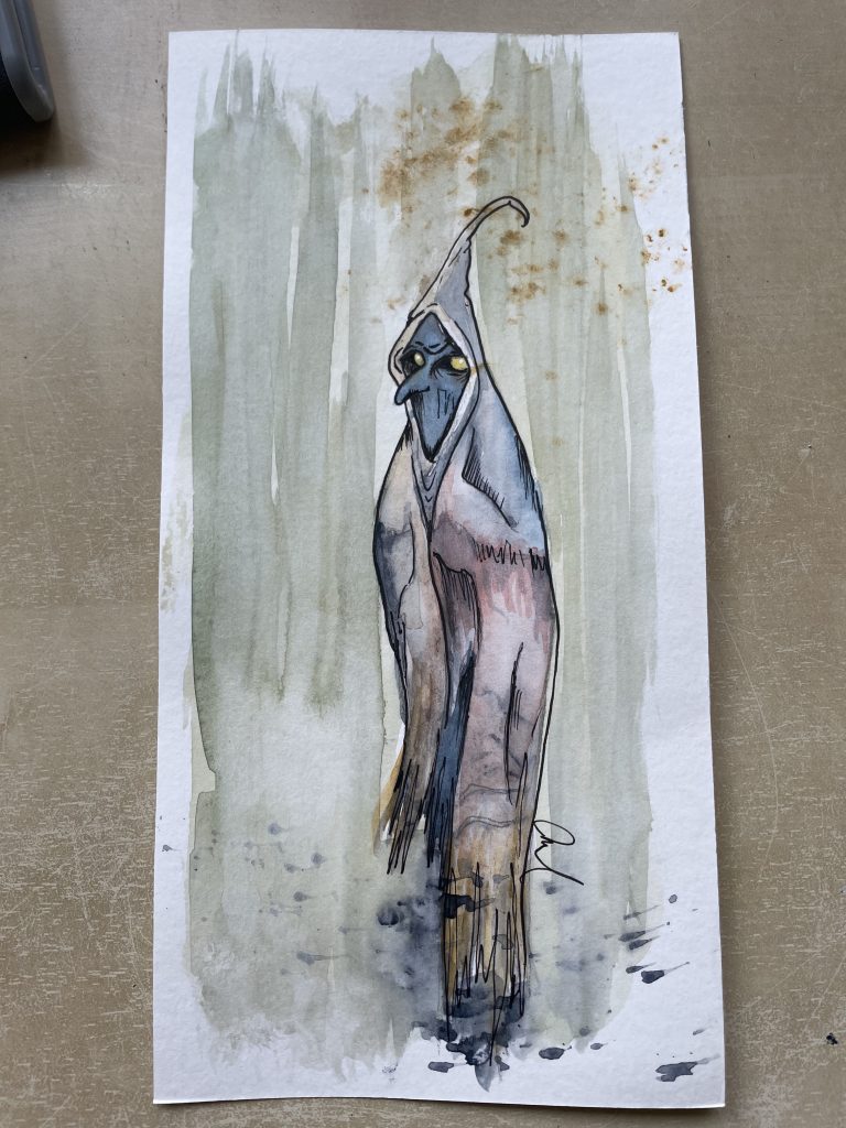 sorcière au visage noir portant une cape noir et mauve flottant dans la forêt.